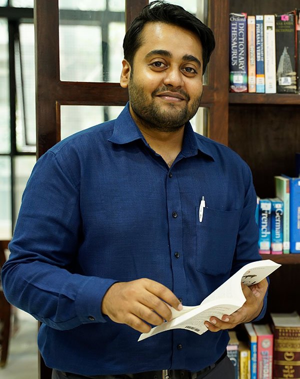Dr. Sumeet Chakraborty